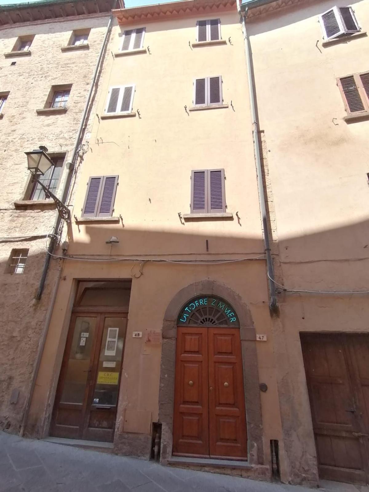 Camere la torre, Italien