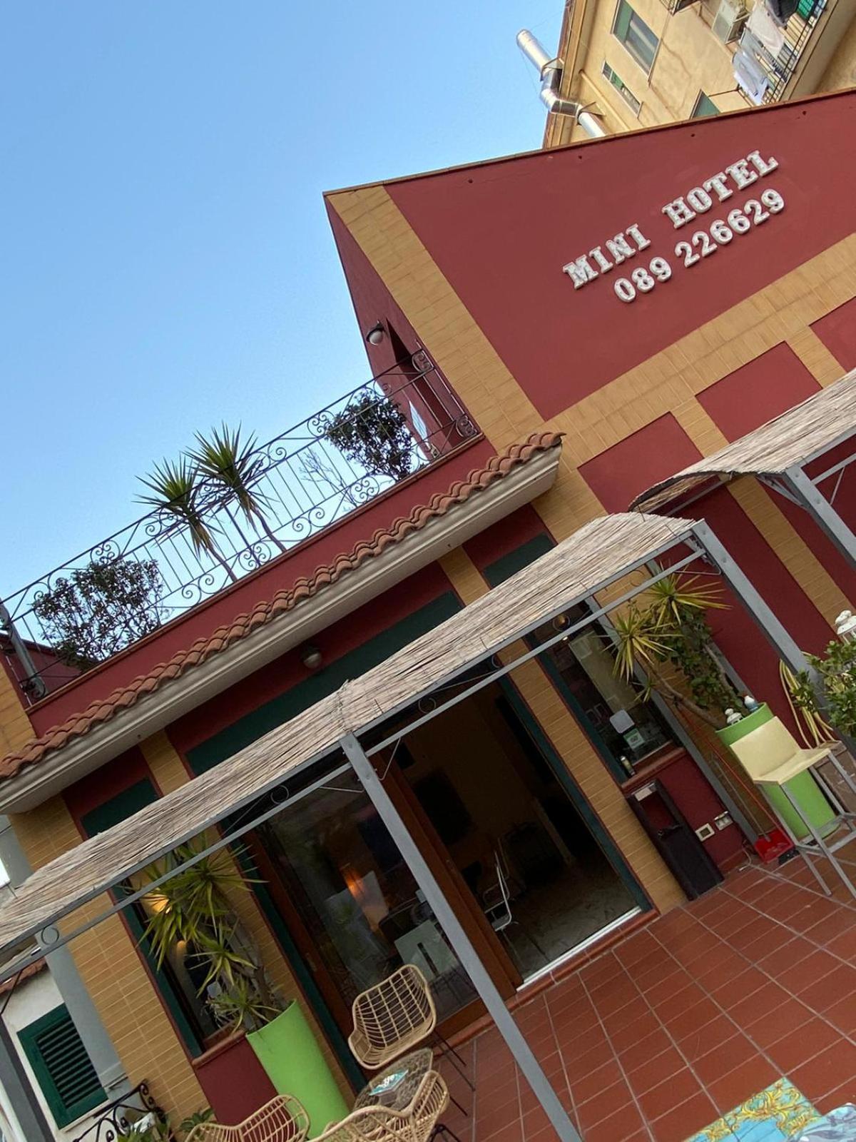 Hotel · B&B Mini Hotel Incity-close train station and port-, Salerno