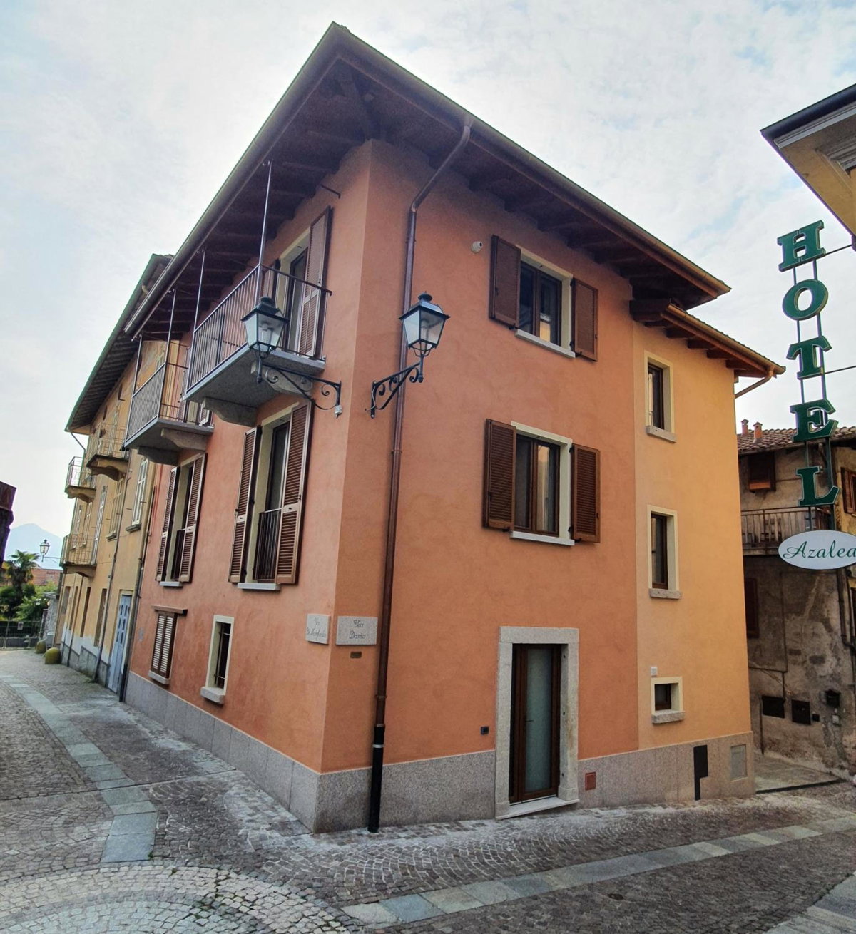 azalea Rooms & apartments domo 5, Italy