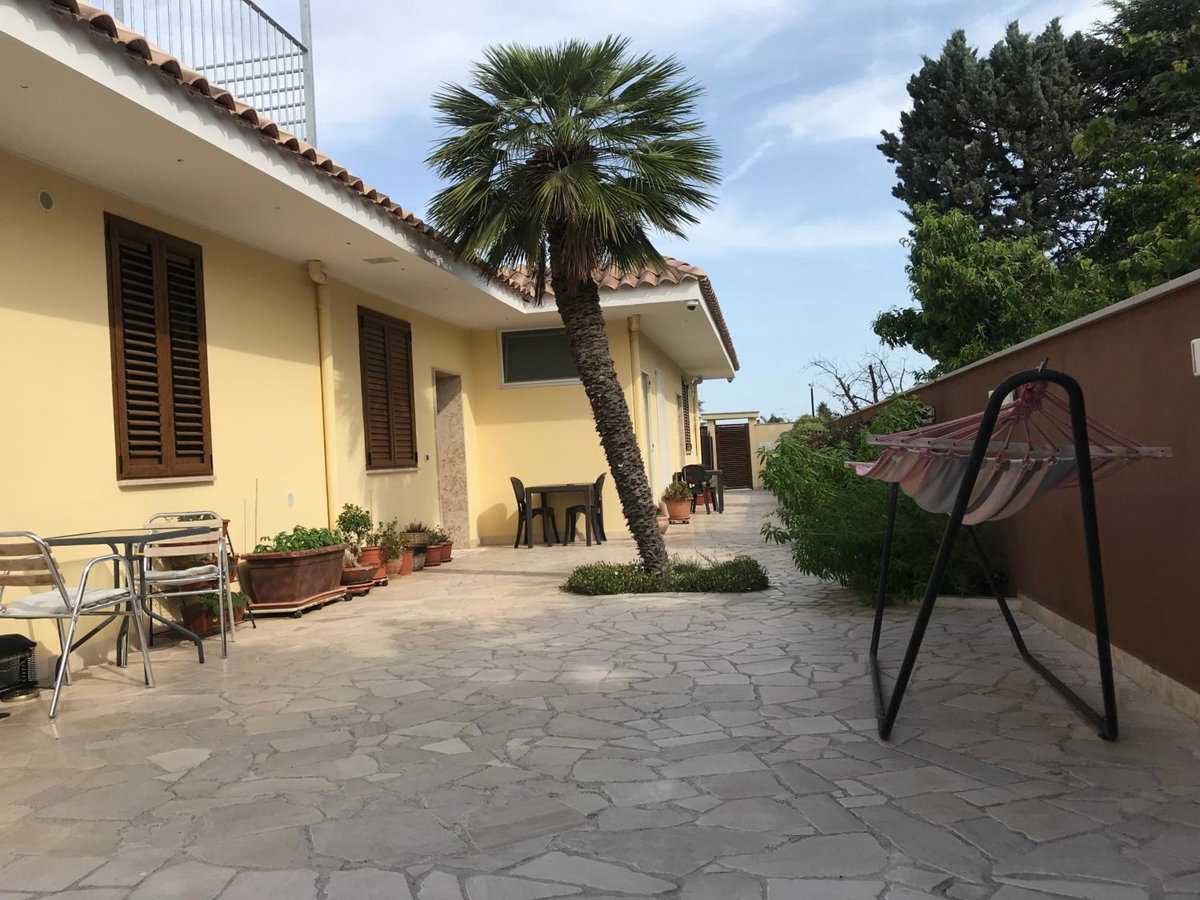 Hotel · B&B Sun House, Modugno