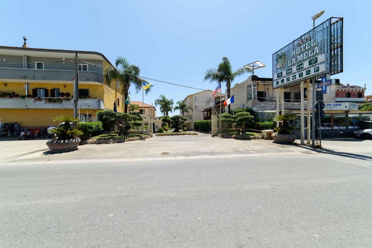 Hotel · Hotel La Mela, Varcaturo