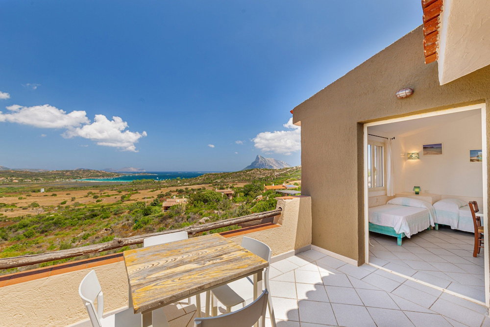 Residence Hotel Lu Nibareddu, Italy