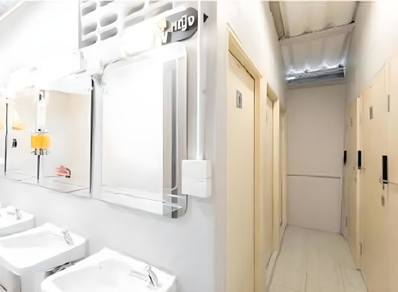 Lemon Siam Hostel Free Breakfast, Bangkok, Thailand