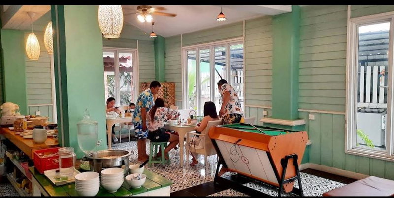 คิวทอง บังกะโล (Q-Thong bungalow), Ko Larn, Thailand