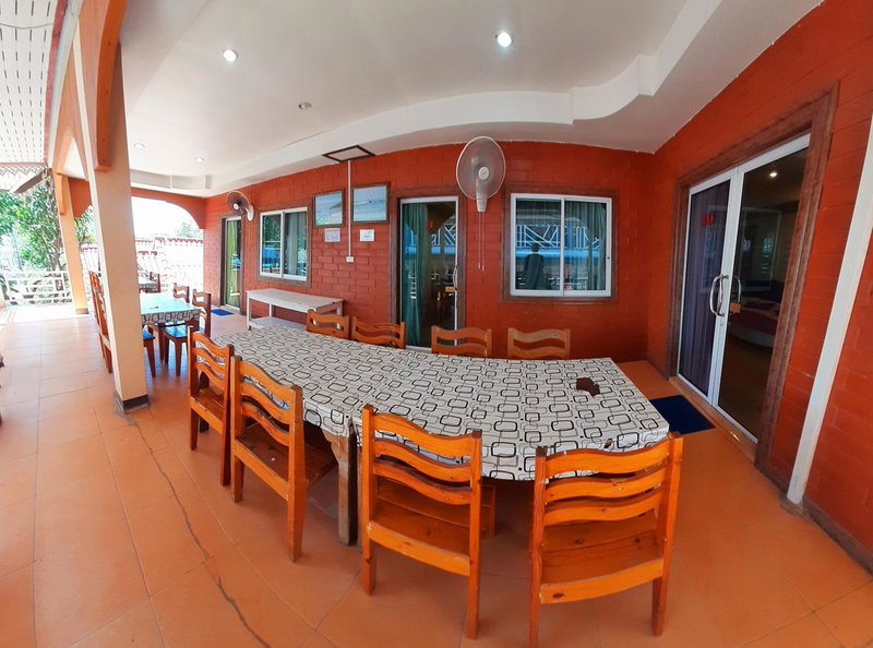 คิวทอง บังกะโล (Q-Thong bungalow), Ko Larn, Thailand