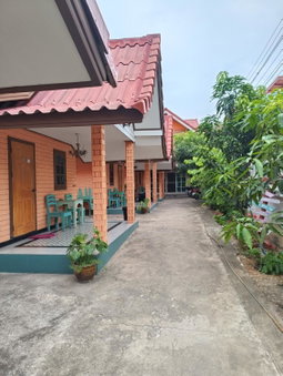 คิวทอง บังกะโล (Q-Thong bungalow), Ko Larn, Thailand