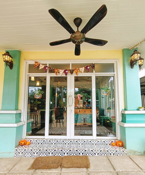 คิวทอง บังกะโล (Q-Thong bungalow), Ko Larn, Thailand