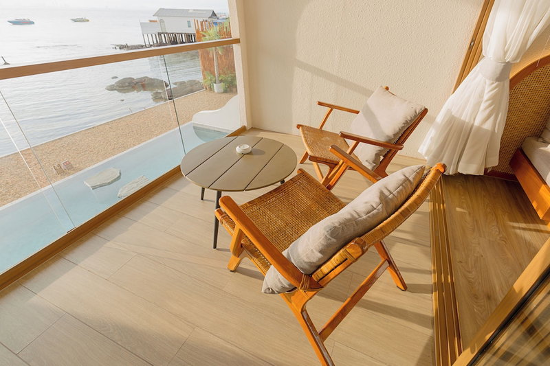 Tasana Bar and Luxury resort, Koh Lan, Thailand