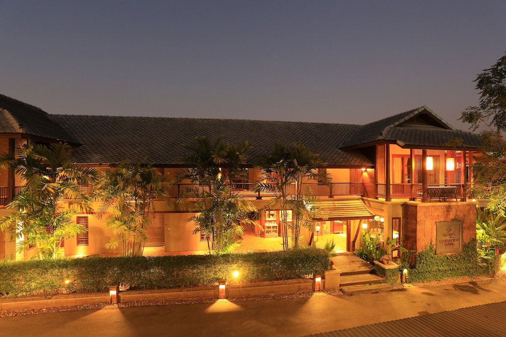 Hotel · Baan La Poon Hotel, Lamphun