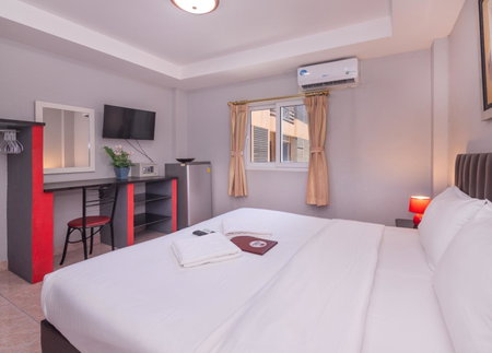 Robin's Nest Guesthouse & Restaurant, Pattaya Central, Thailand