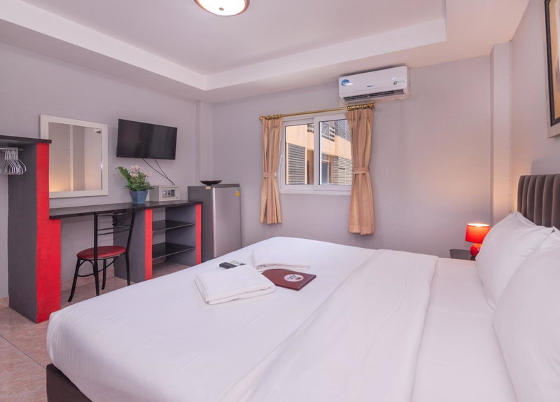 Robin's Nest Guesthouse & Restaurant, Pattaya Central, Thailand