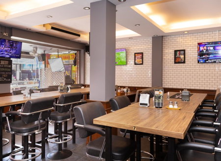 Robin's Nest Guesthouse & Restaurant, Pattaya Central, Thailand