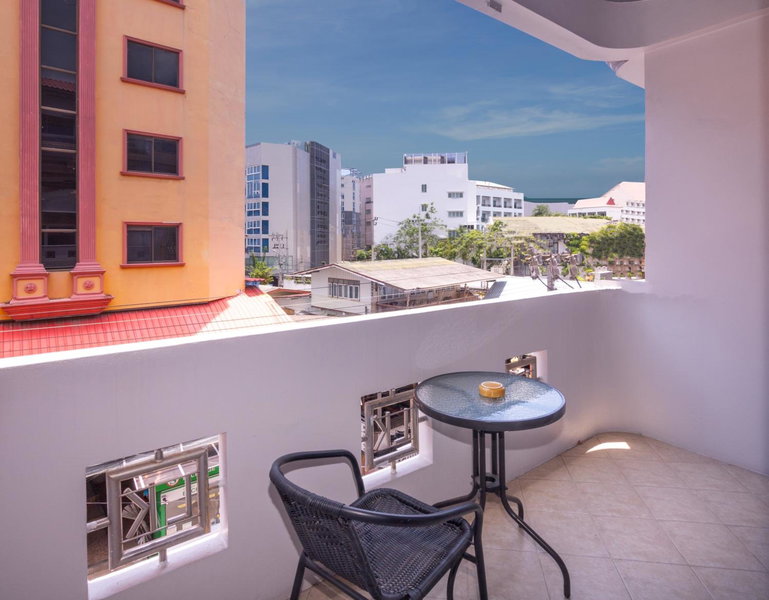 Robin's Nest Guesthouse & Restaurant, Pattaya Central, Thailand