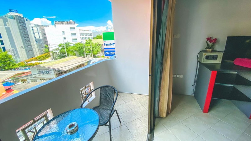 Robin's Nest Guesthouse & Restaurant, Pattaya Central, Thailand