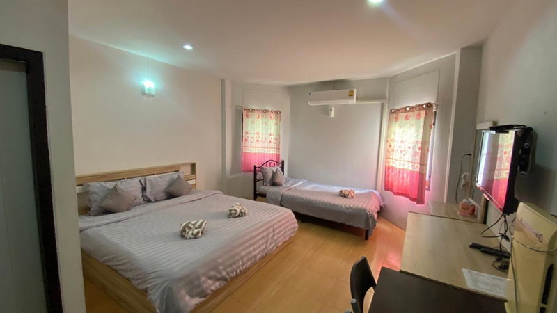 Alongkorn hotel by SB, Samut Songkhram, Thailand