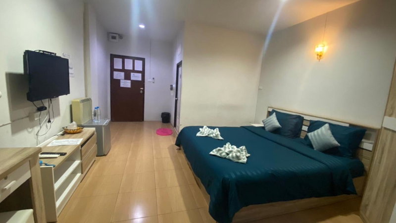 Alongkorn hotel by SB, Samut Songkhram, Thailand