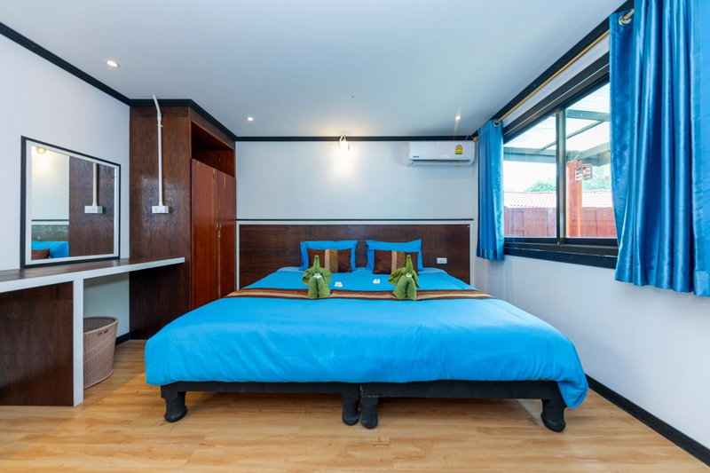Phi Phi Long Beach Bungalow ( Had Yao), Phi Phi Don, Thailand
