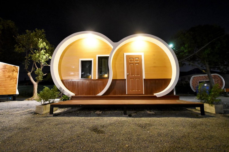 Tiny hut resort, Bangkok, Thailand