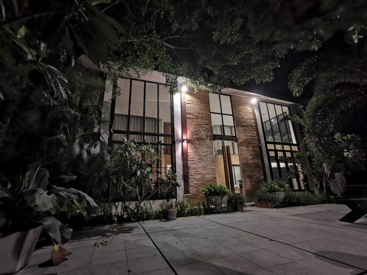 Hotel · Baantidnam, Ban Thung Tho