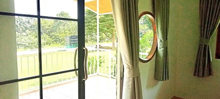 Baan Suan Rojjana, Muak Lek, Thailand