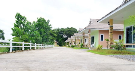 Khowbuysi View Resort, Tha Mai, Thailand
