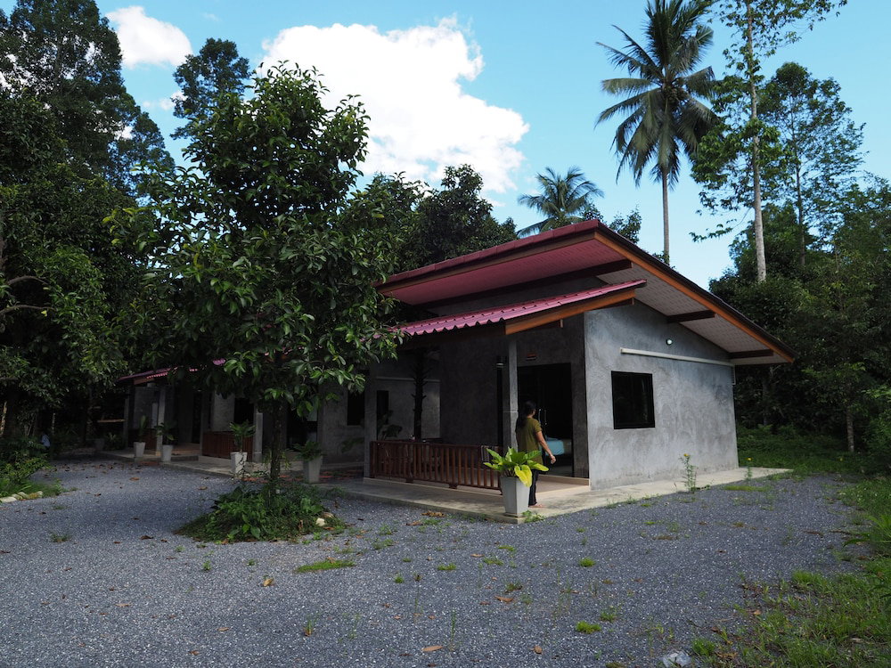Hotel · Baan Keree Thara Khiri Wong, Lan Saka