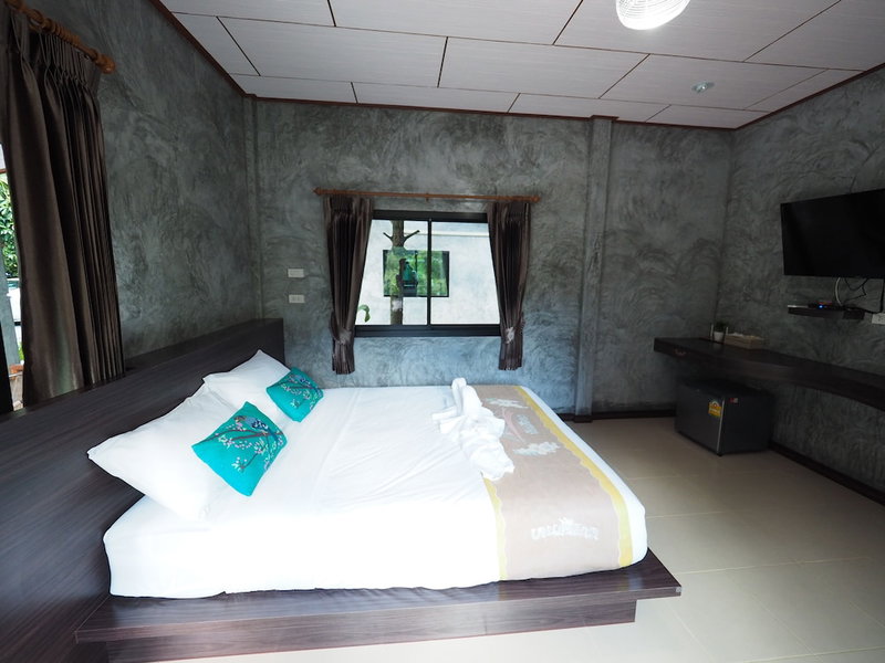 Baan Keree Thara Khiri Wong, Lan Saka, Thailand