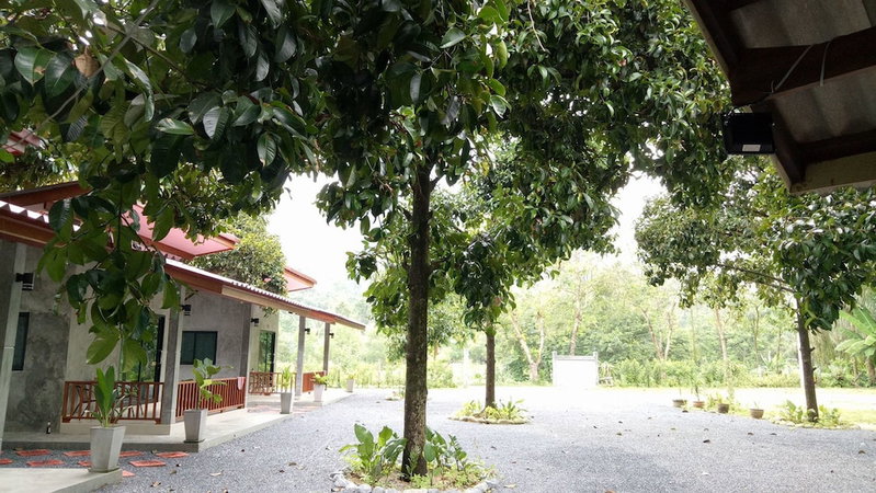 Baan Keree Thara Khiri Wong, Lan Saka, Thailand