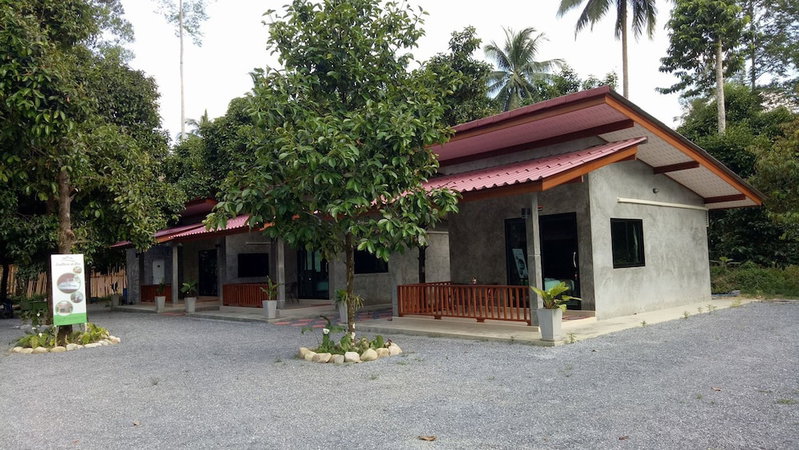 Baan Keree Thara Khiri Wong, Lan Saka, Thailand