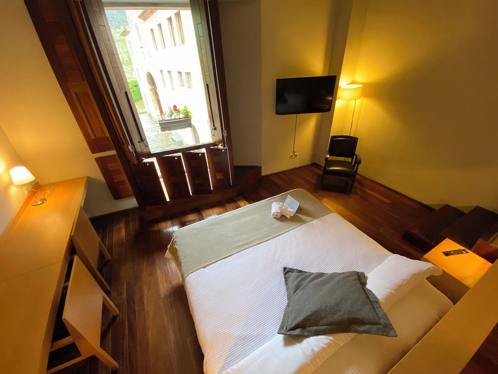 Hotel · Hostatgeria De Poblet, Vimbodi