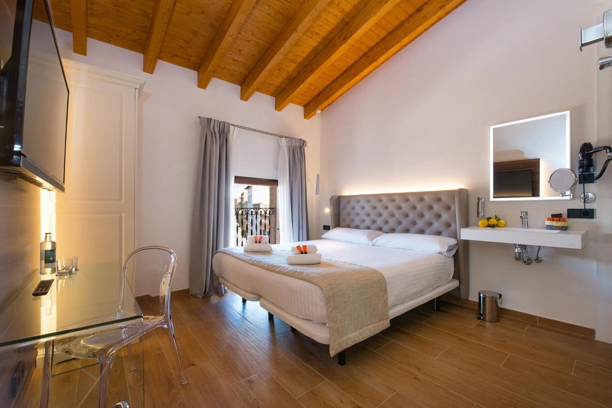 Hotel · TI Central Maria, Maria De La Salut