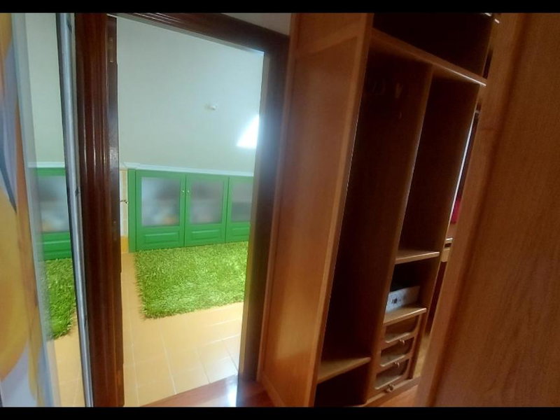 Alojamientos Marte habitacion con baño, Torrelavega, Spain