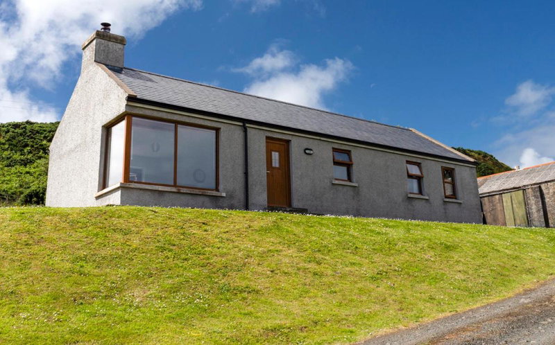 Kinbane Self Catering Cottages - 'Makem's Cottage', Ballycastle, United Kingdom