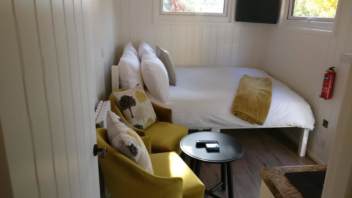 Hotel · Forest Heath Shepherd's Huts, Ringwood