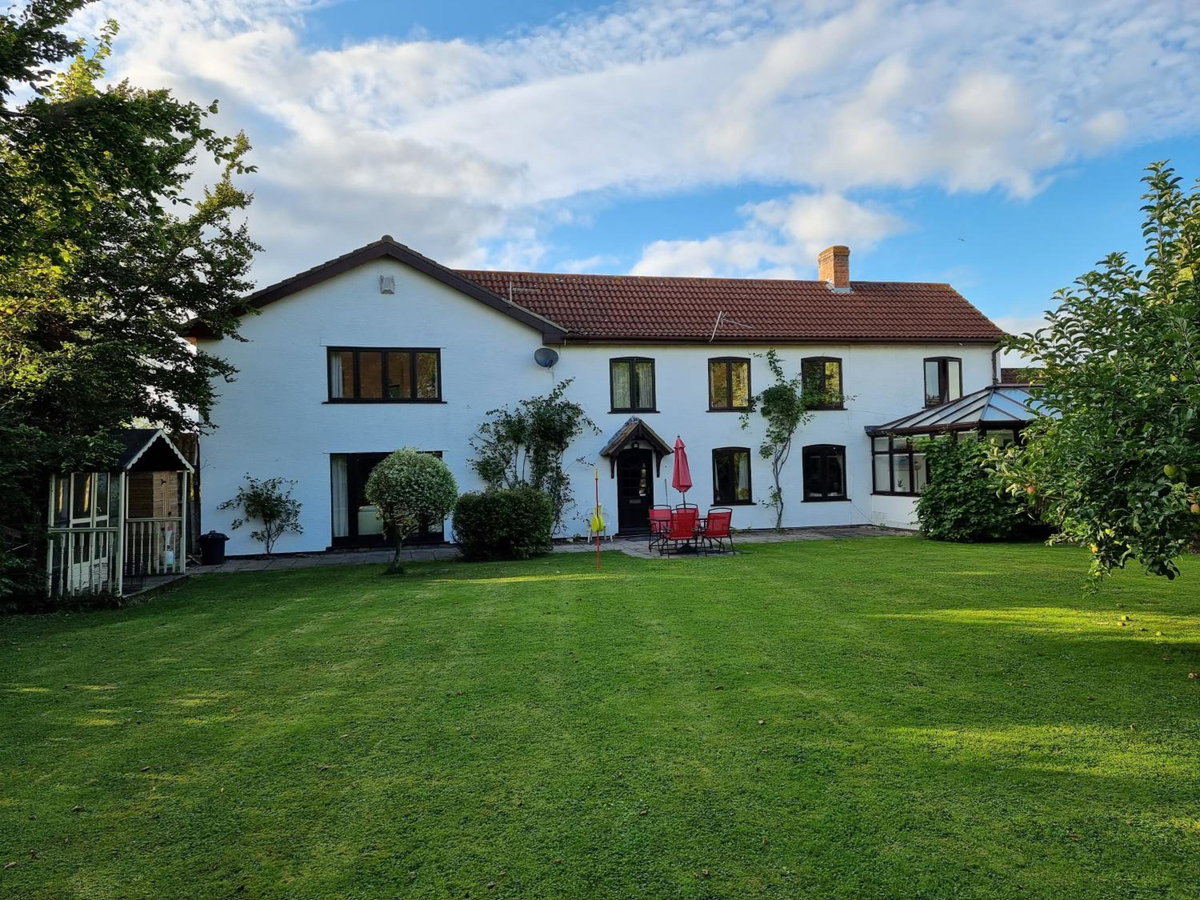 Hotel · Burnt House Farm, Highbridge