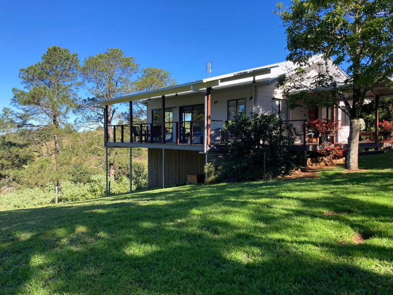 Flame Tree Chalet, Booroobin, Australia