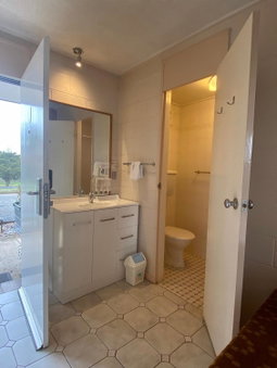 Snow Season Motor Inn, Cooma, Australia