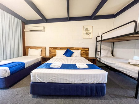 Snow Season Motor Inn, Cooma, Australia