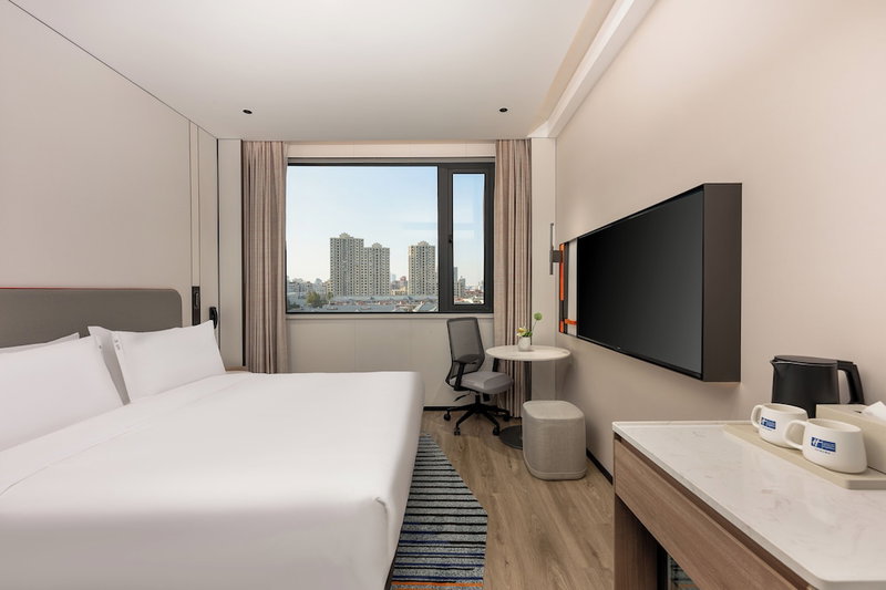 Holiday Inn Express Shanghai Changyang Road by IHG, Shanghai, China