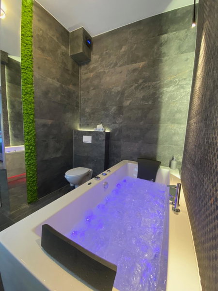 Apartament biały z jacuzzi, Kraków, Poland