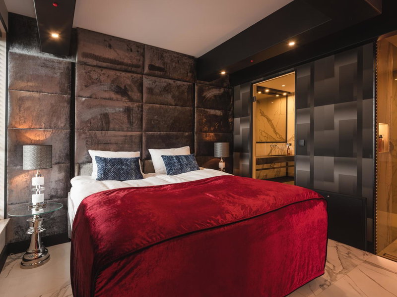 Art Penthouse with Jacuzzi - Krakow Center, Kraków, Poland
