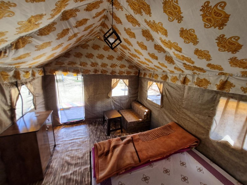 Tree Bones Camp, Bīr, India