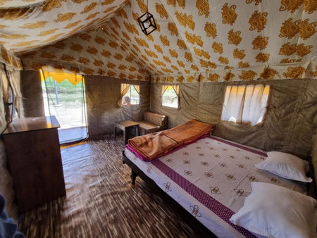 Tree Bones Camp, Bīr, India