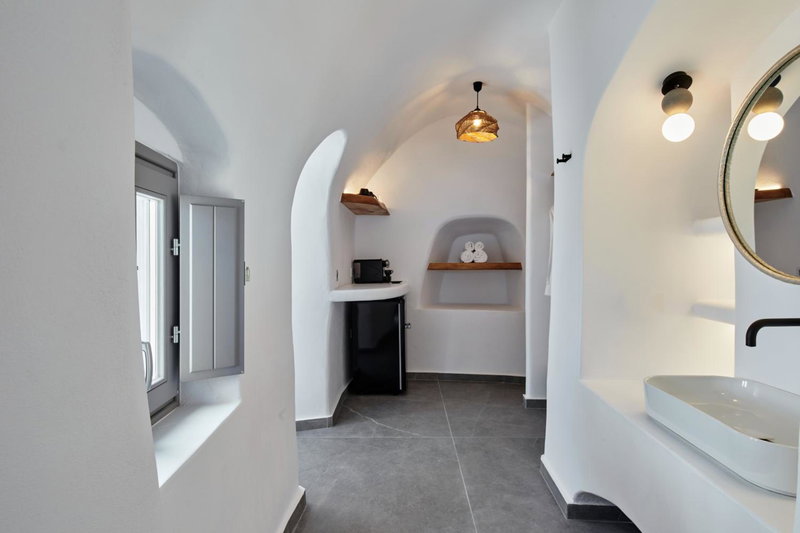 Allure Breeze Suites, Oia, Greece