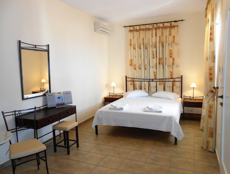Livanios Studios, Milos, Greece