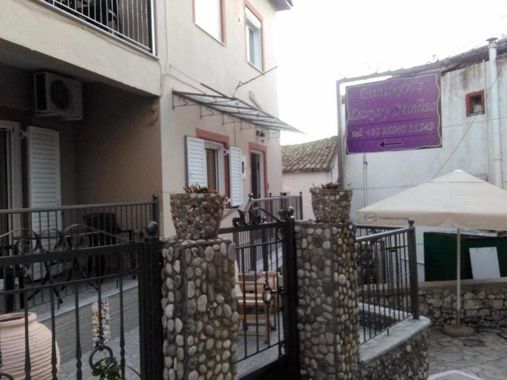 Hotel · Paraskevi's Luxury Studios, Parga