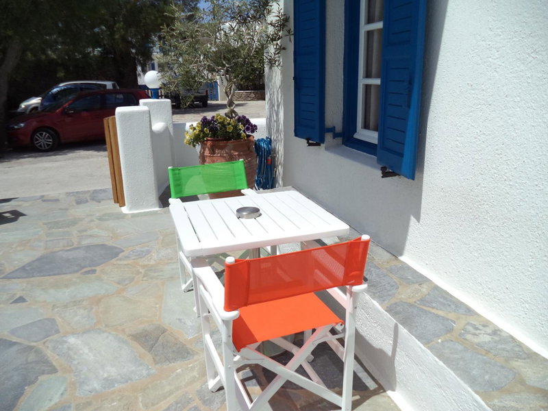 Filoxenia Apartments, Ornos, Greece