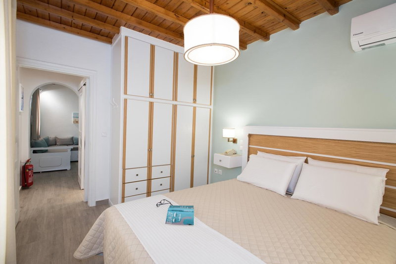 Filoxenia Apartments, Ornos, Greece