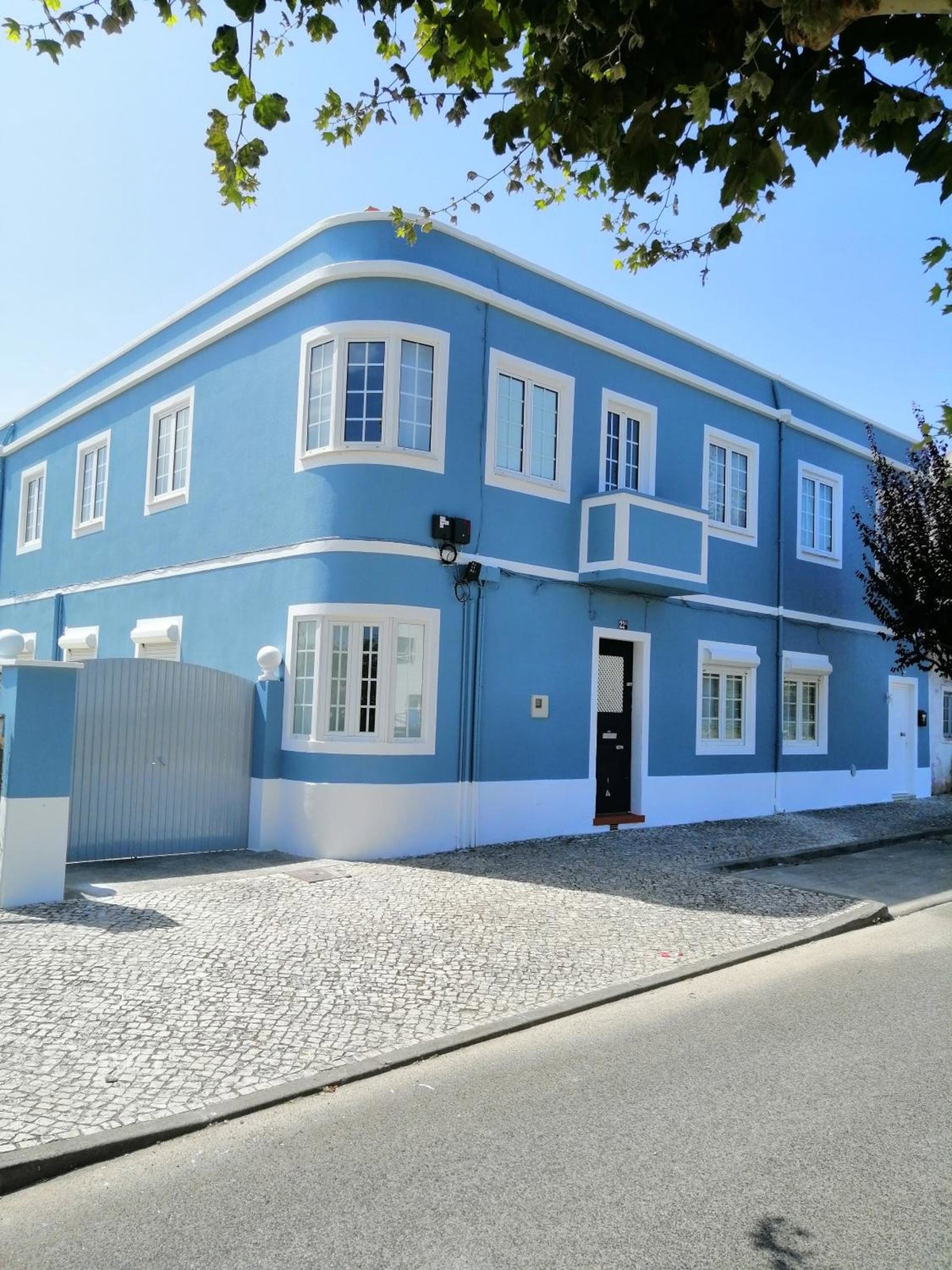 Flat 23, Portugal