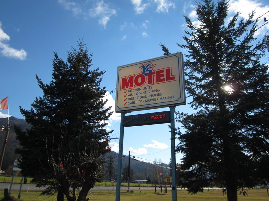 Y-5 Motel, Barrière, Canada